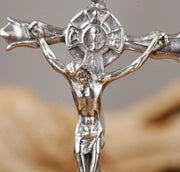 Collar de cruz de crucifixión de plata sólida